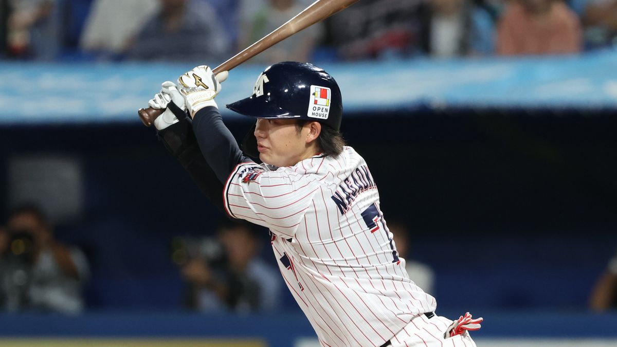 最多安打の期待がかかるヤクルトの長岡秀樹選手(写真：時事)