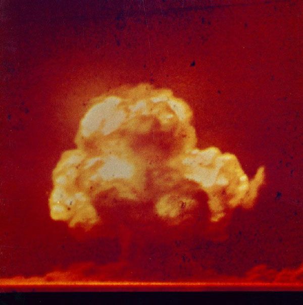 人類初の核実験「トリニティ実験」（米エネルギー省提供）
