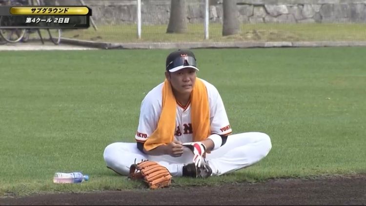 1人サブグラウンドへ　巨人・坂本勇人　約30分にわたってサードでノック受ける