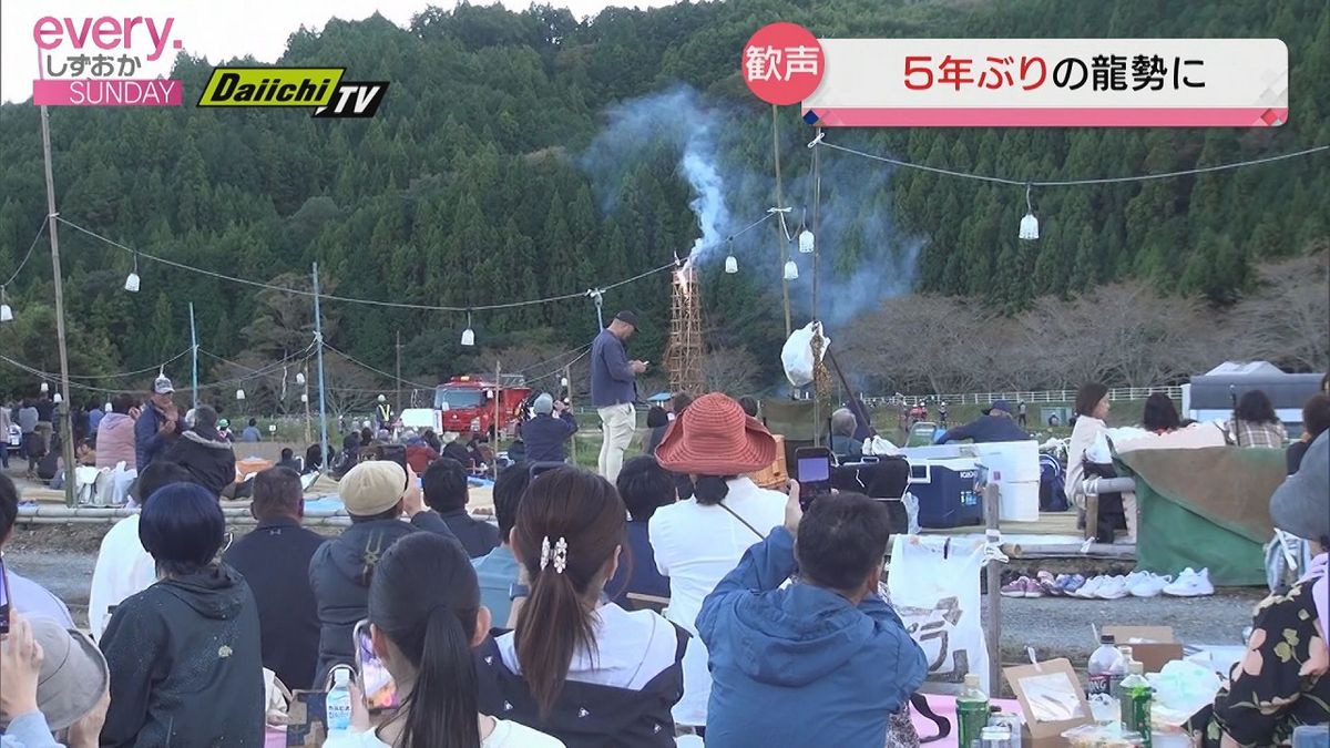 県の無形民俗文化財 朝比奈大龍勢の打ち上げが21日、5年ぶりに藤枝市岡部町で行われる