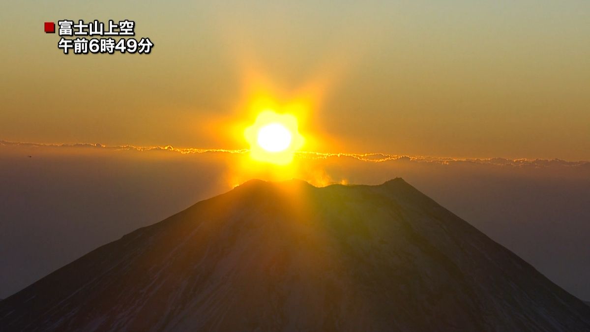富士山上空　初日の出「ダイヤモンド富士」