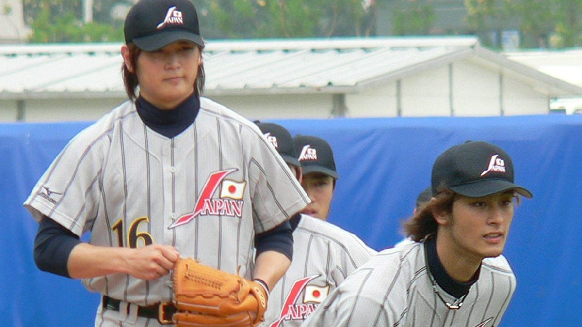 涌井秀章投手とダルビッシュ有投手（2008年8月11日撮影、写真:時事）