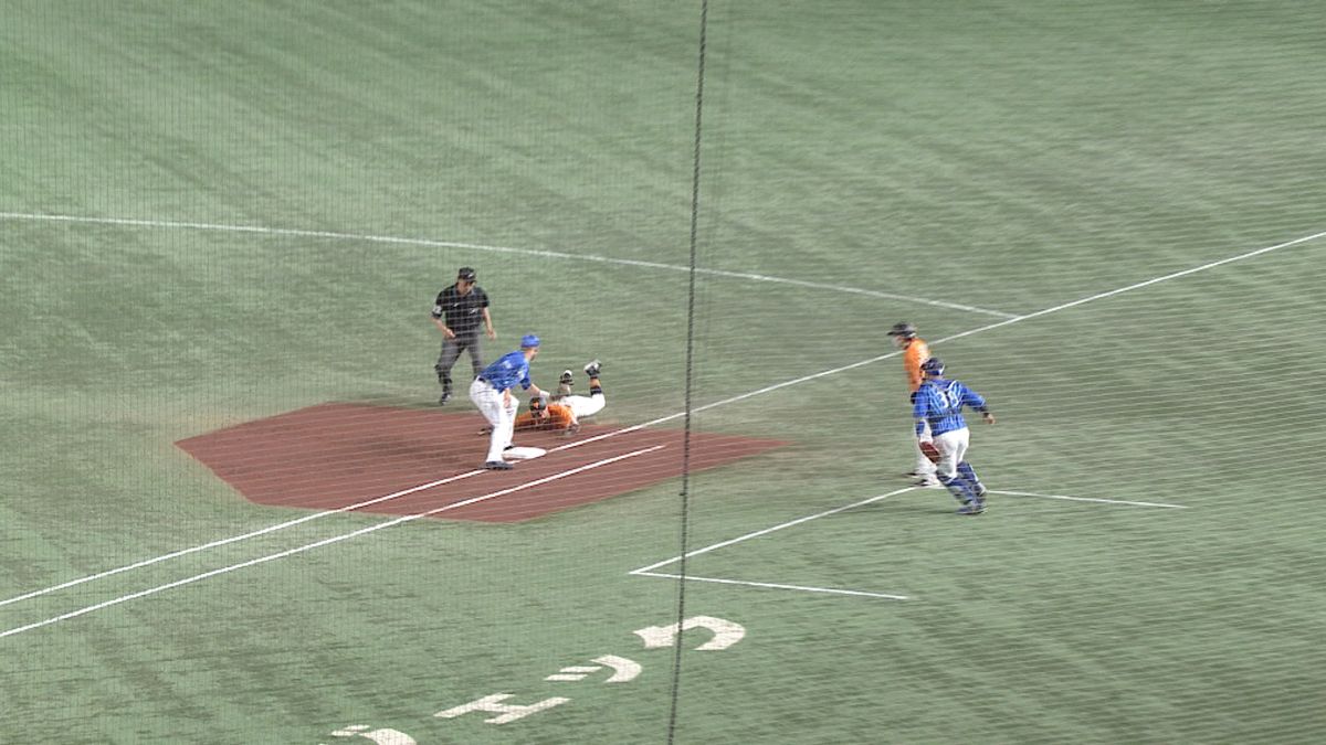 「もったいない！」　相手の一塁送球後逸に“巨人・吉川尚輝がオーバーラン”でダブルプレイ成立
