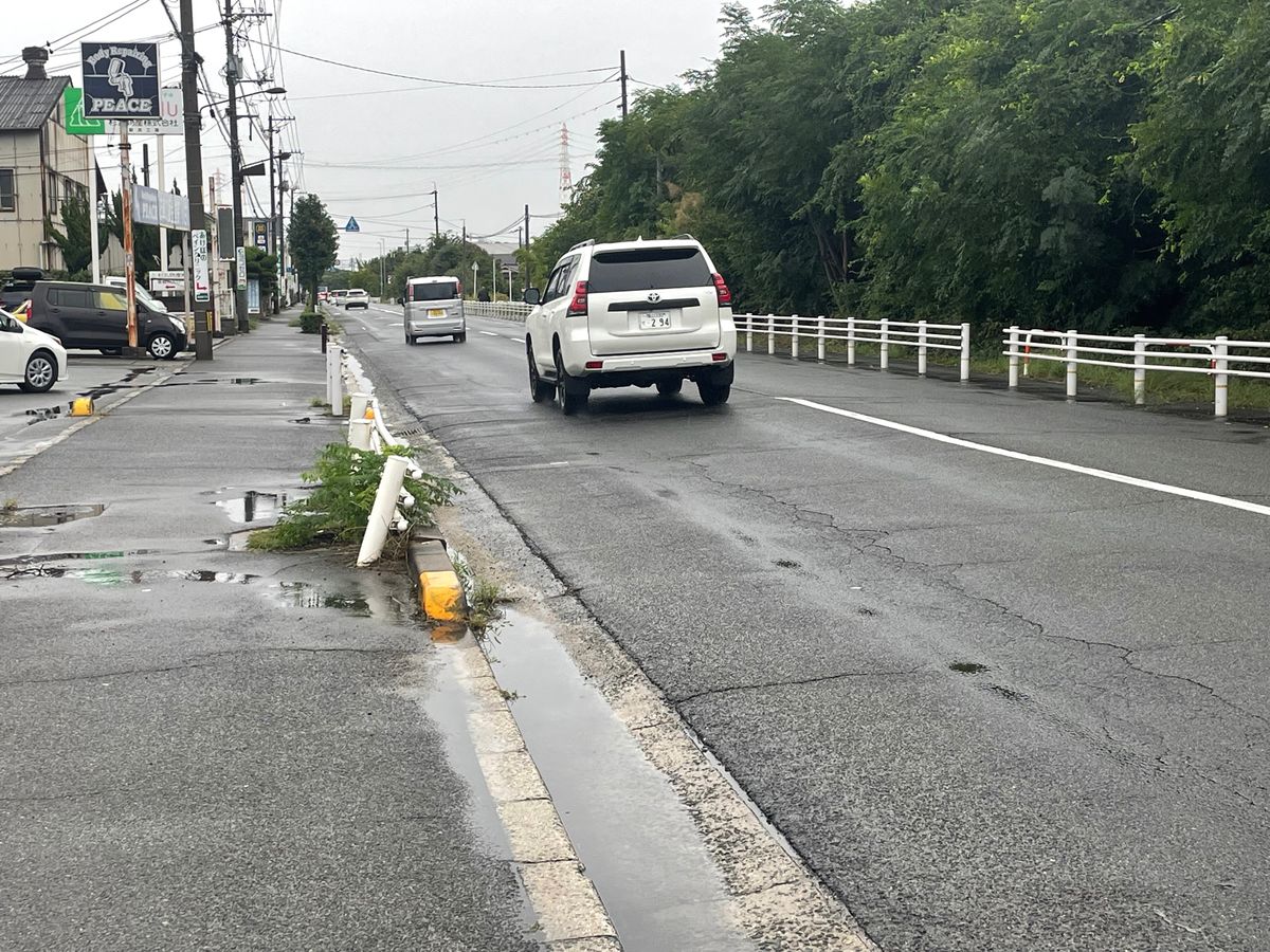 高齢者が運転の乗用車　ガードパイプに衝突し死亡　広島・福山市