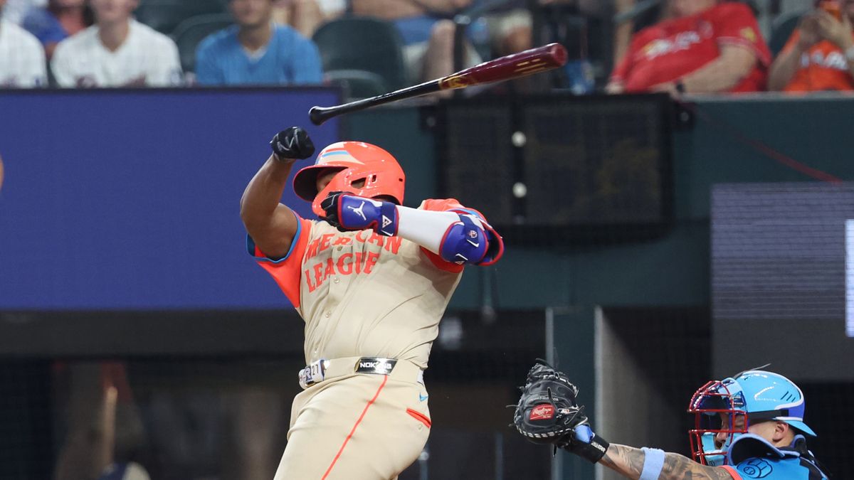 ゲレ－ロJr.のバットが吹っ飛ぶ　今永昇太のストレートに空振り【MLBオールスター】