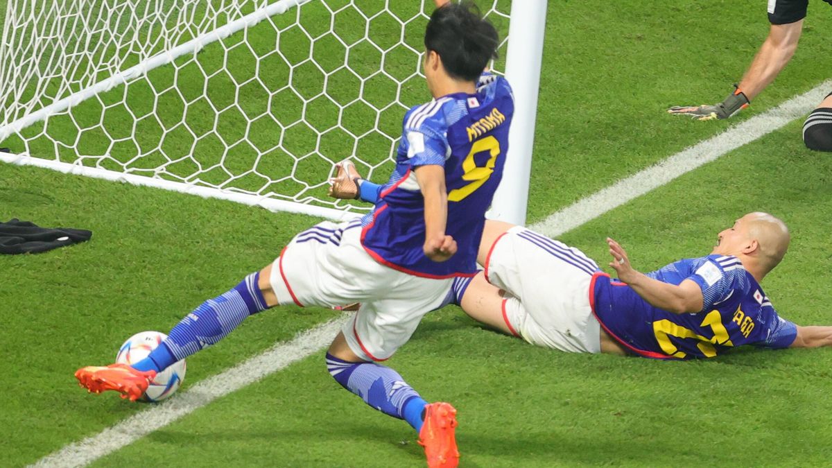 【W杯】日本の2点目にFIFA公式SNSが改めて「ボール全体は外に出ていない」と説明