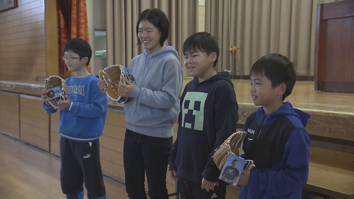 松山の小学校にも届いた大谷グローブ！「ワクワクしていた」児童がキャッチボール