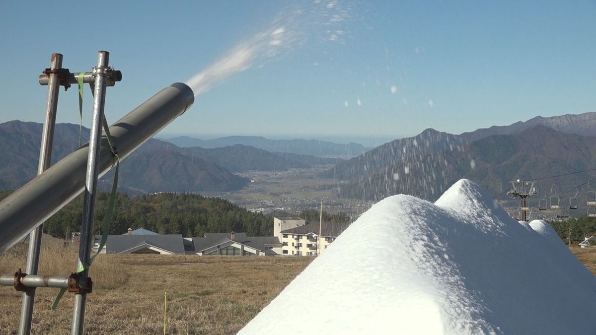 ぶるっ…氷点下の朝に 放射冷却の影響で冷え込む ゲレンデでは人工造雪機が稼働 