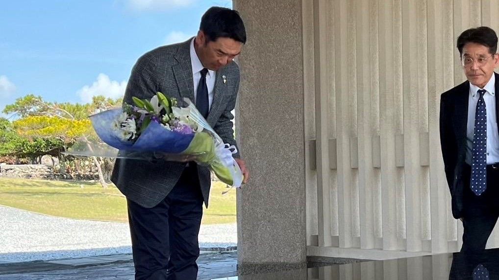 「平和な日常へ感謝」巨人・阿部慎之助監督　沖縄県の平和祈念公園を訪問