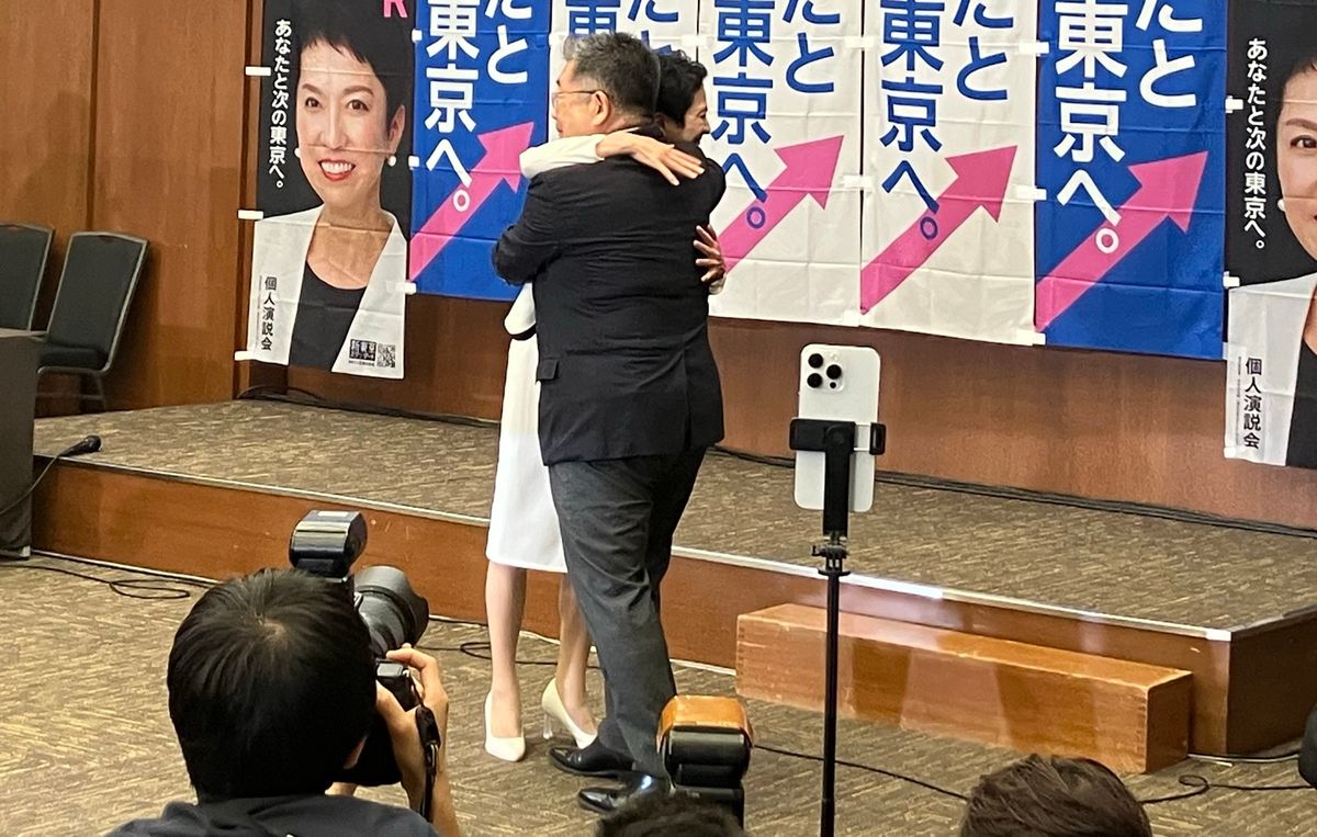 【都知事選ドキュメント】共産党・小池書記局長が蓮舫氏にねぎらい「蓮舫さんいなくなった参議院は寂しい」