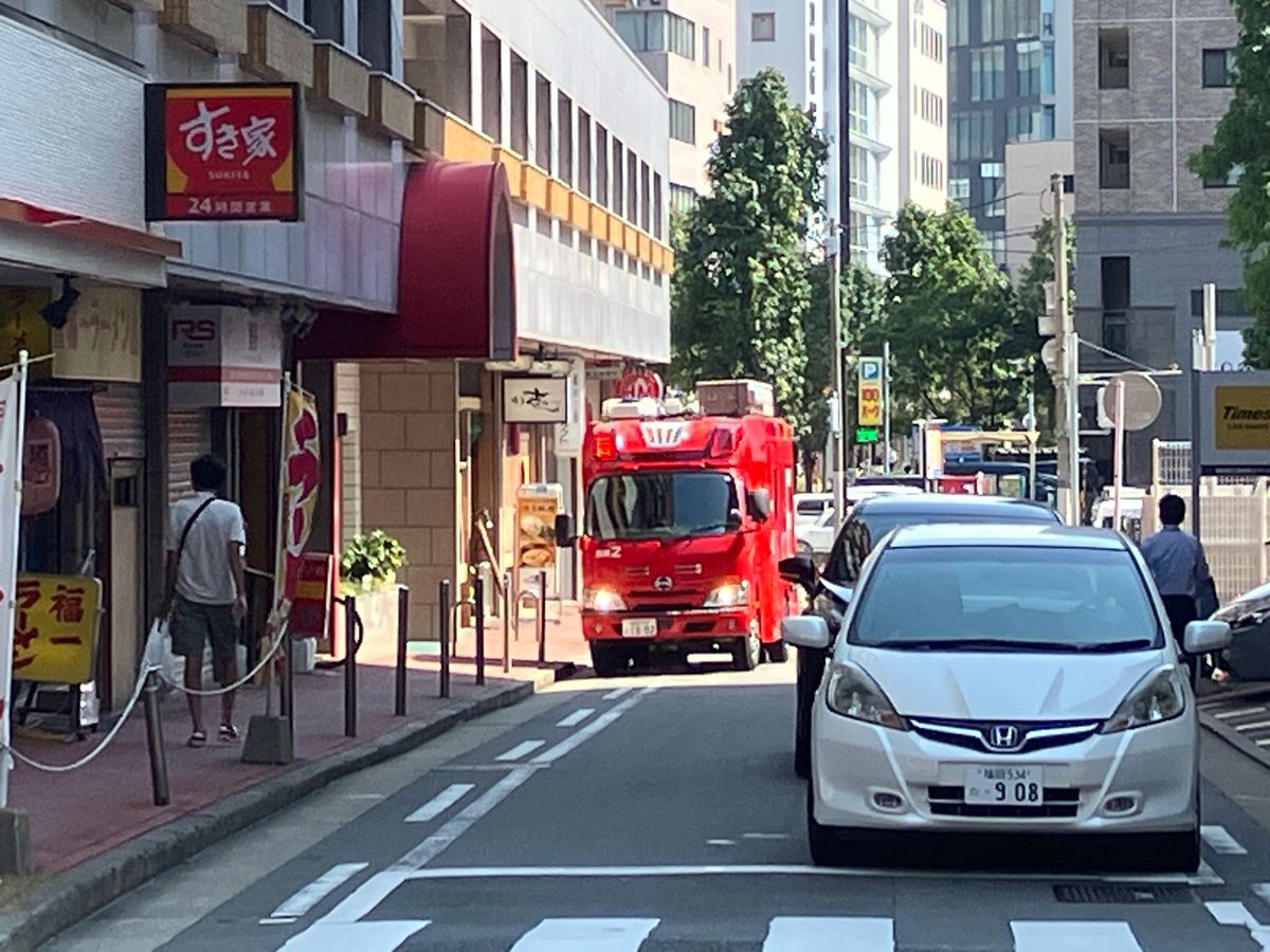 【速報】「ベランダから炎と黒煙が見える」福岡市博多区博多駅前のビル　ベランダで灰皿から火　ケガ人なし