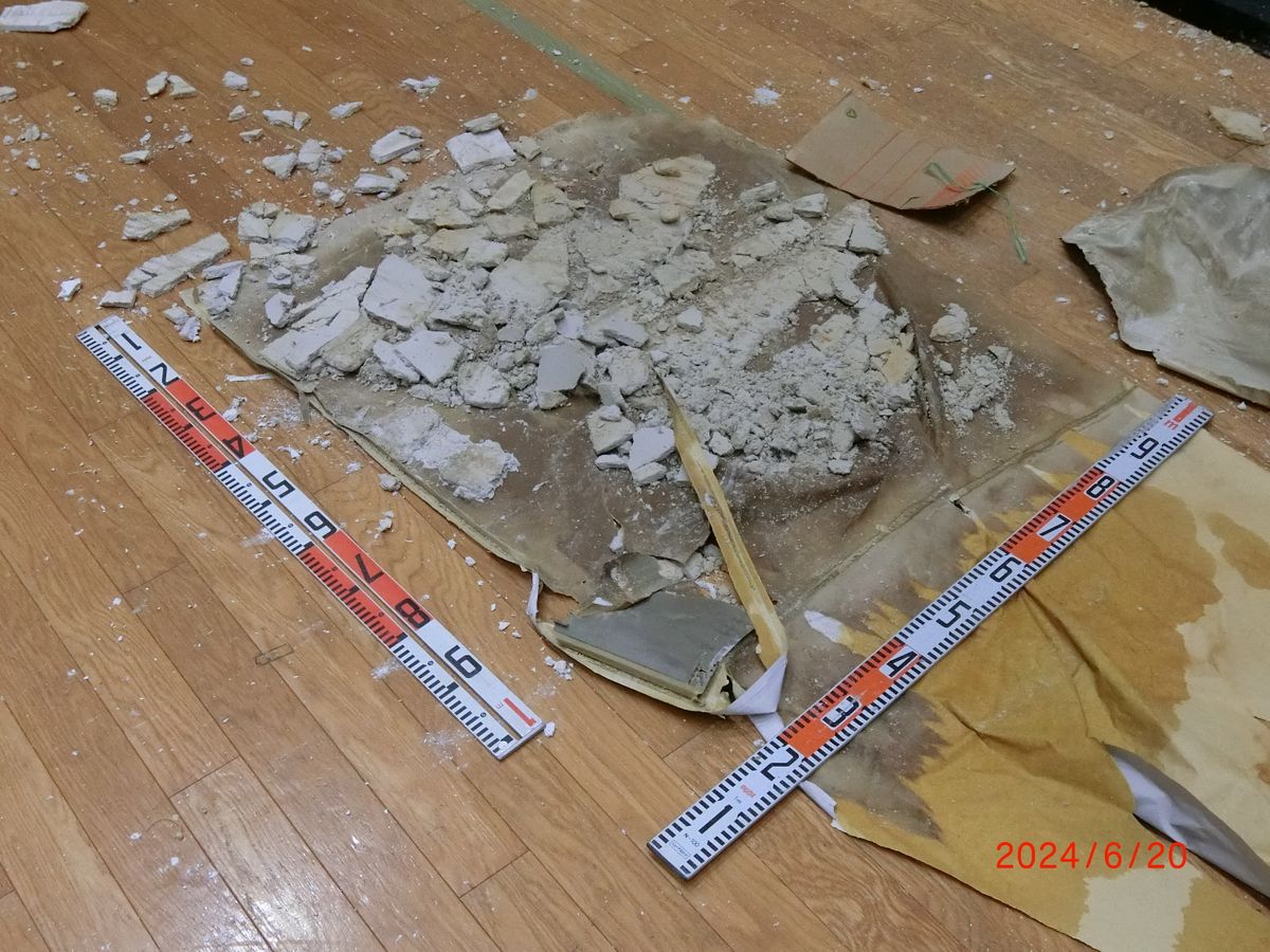 北九州市立大学 約7キロの石こうボードが･･･教室の天井の一部がはがれ床に落下