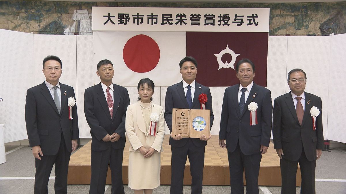 世界一のキャッチャー 中村悠平選手に市民栄誉賞 大野市で初 東京ヤクルトスワローズ 