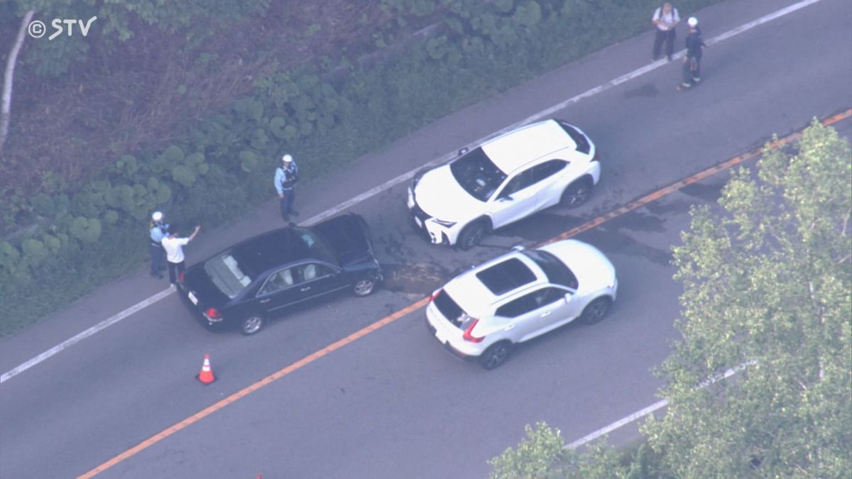 【速報】中山峠で車３台が絡む事故　小学生と中学生を含む８人を病院搬送　札幌市南区