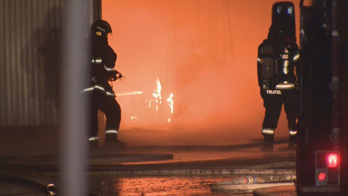 津市の産業廃棄物処理工場で火事　出火から10時間半以上たつも消火活動続く