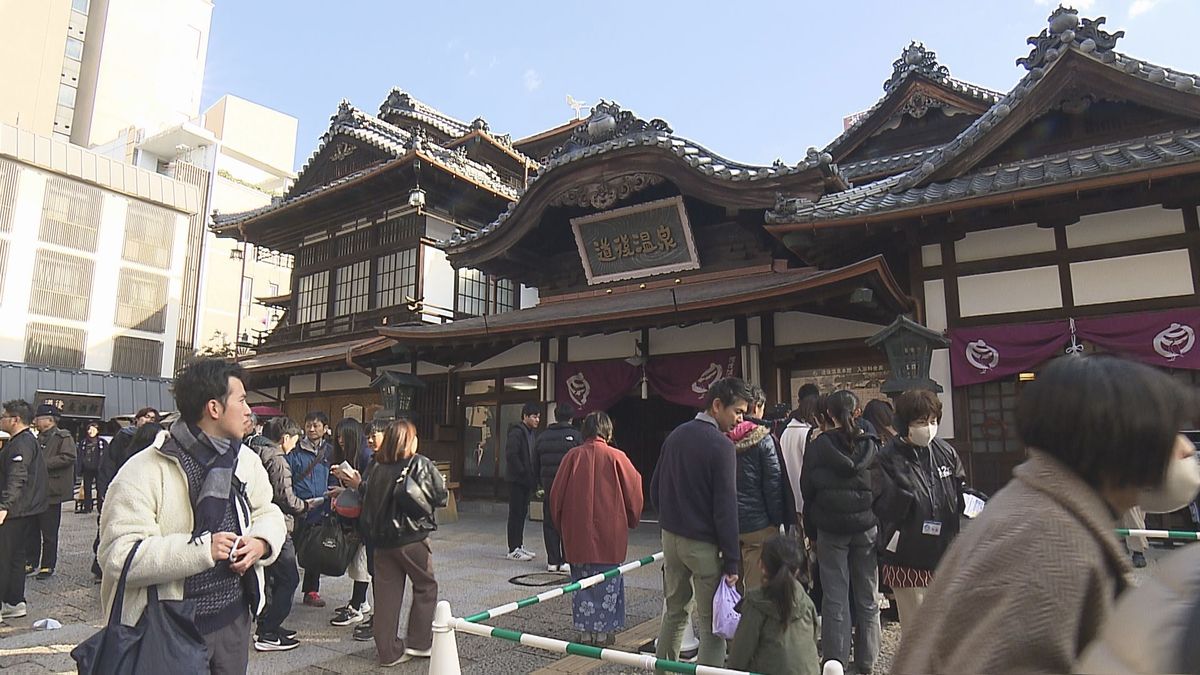 きょう大晦日 改修工事終えた道後温泉本館賑わう 