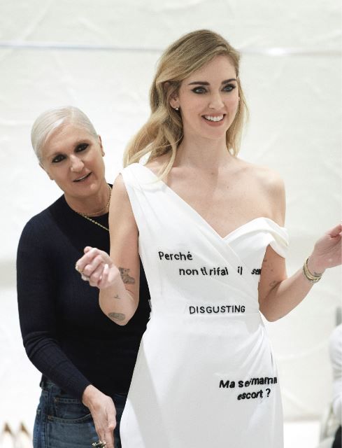 Dior 誹謗中傷を逆手にとったドレスが話題　初の女性ディレクターが一貫して伝え続けるメッセージ