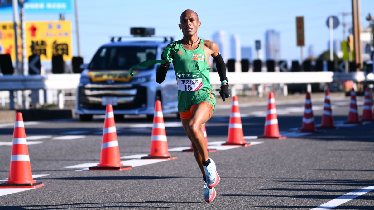 区間新記録に輝いた全日本大学駅伝でのワンジル選手の走り(写真：SportsPressJP/アフロ)