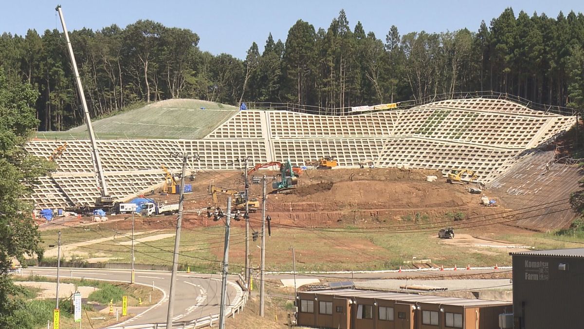 土砂6万1000立方メートル分を掘削　鶴岡市の土砂崩れ現場の地すべり対策工事　年度内に完了へ