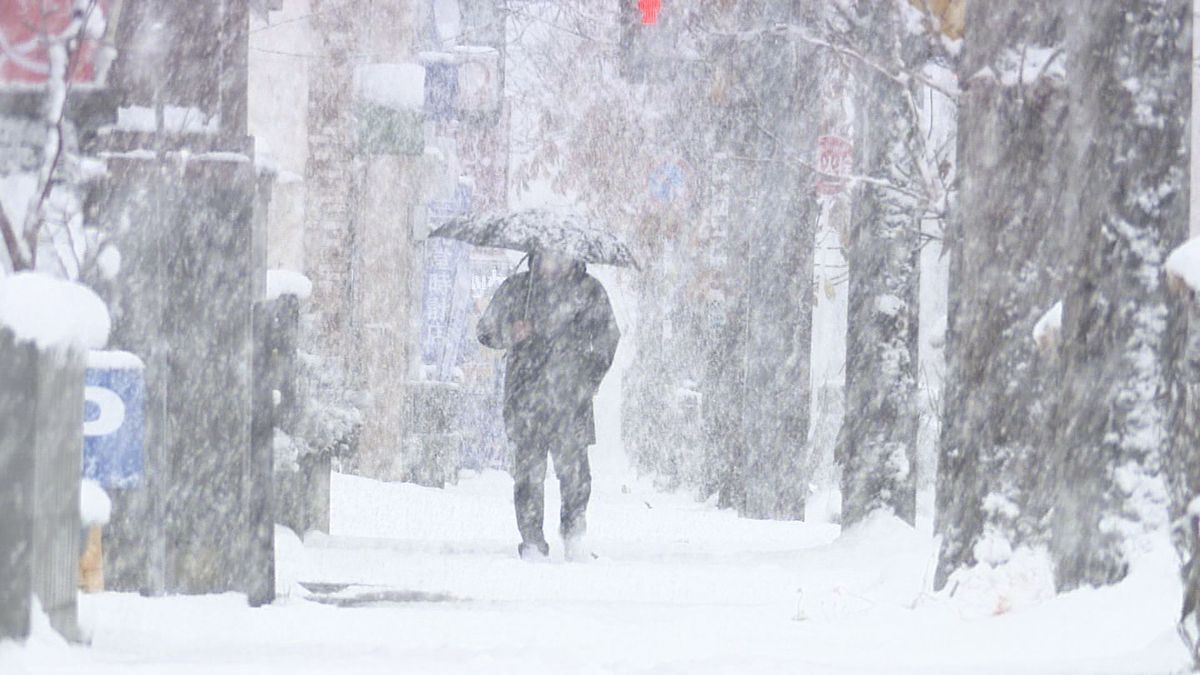 大蔵村肘折で積雪41センチ　西川町大井沢37センチ　山形県内冬型の気圧配置