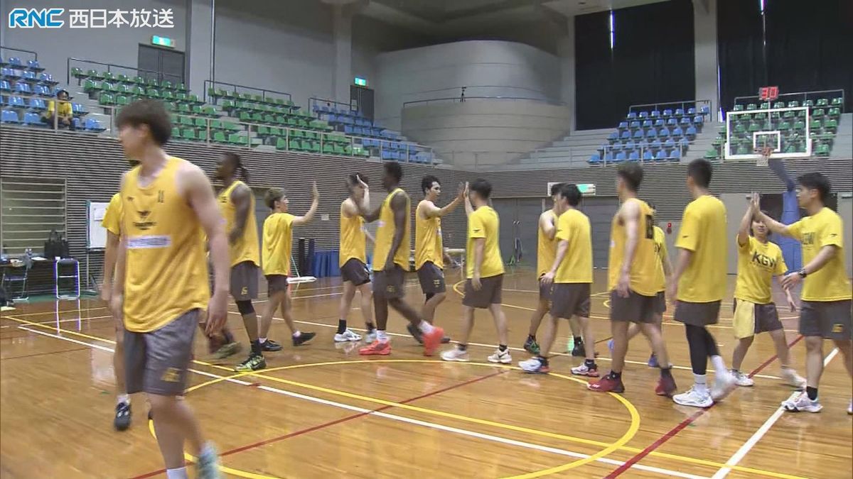 バスケB3香川ファイブアローズ「B2昇格を！」新メンバーを迎え今季初練習
