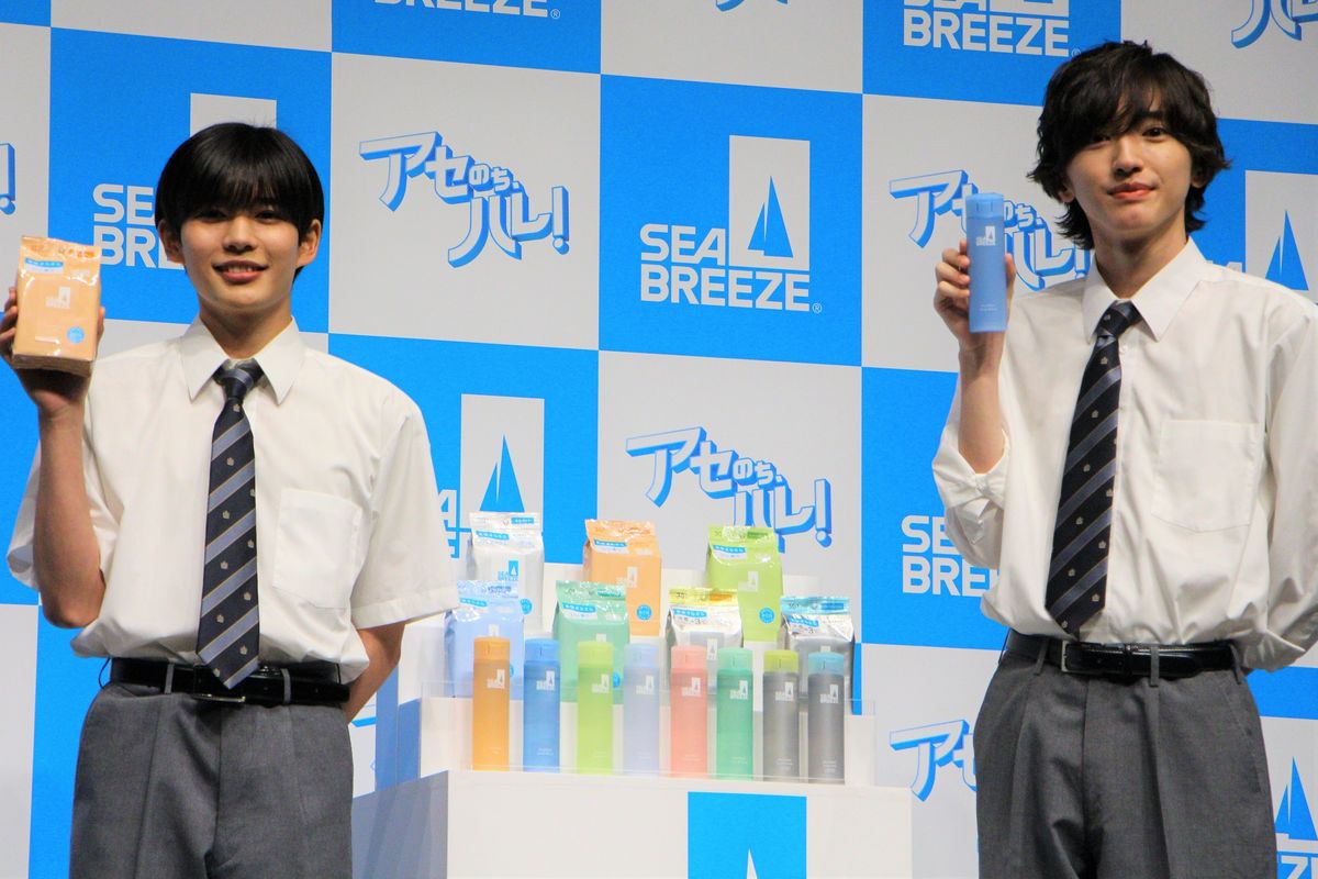 （左から）長尾謙杜さん、道枝駿佑さん