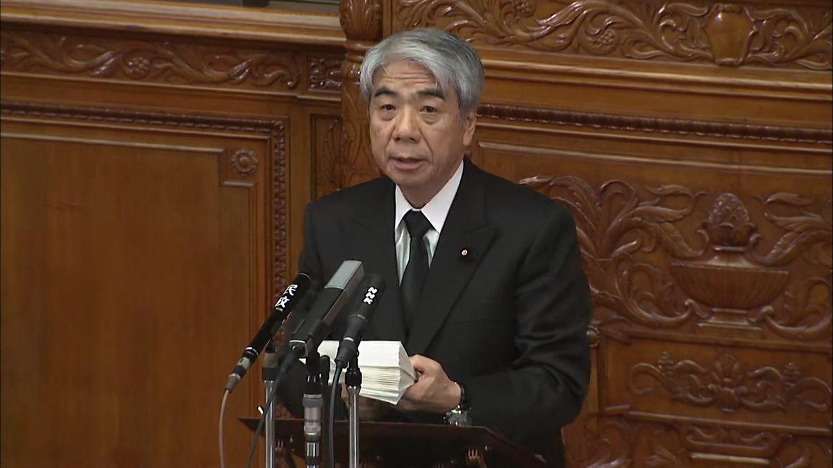 哀悼演説を行う尾辻秀久参院議員(2008年1月)