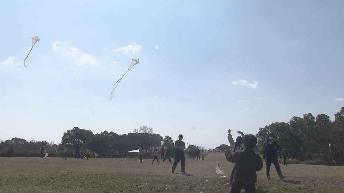 春分の日　長崎伝統の「ハタあげ大会」 長崎市の唐八景公園で子どもら50人が楽しむ《長崎》