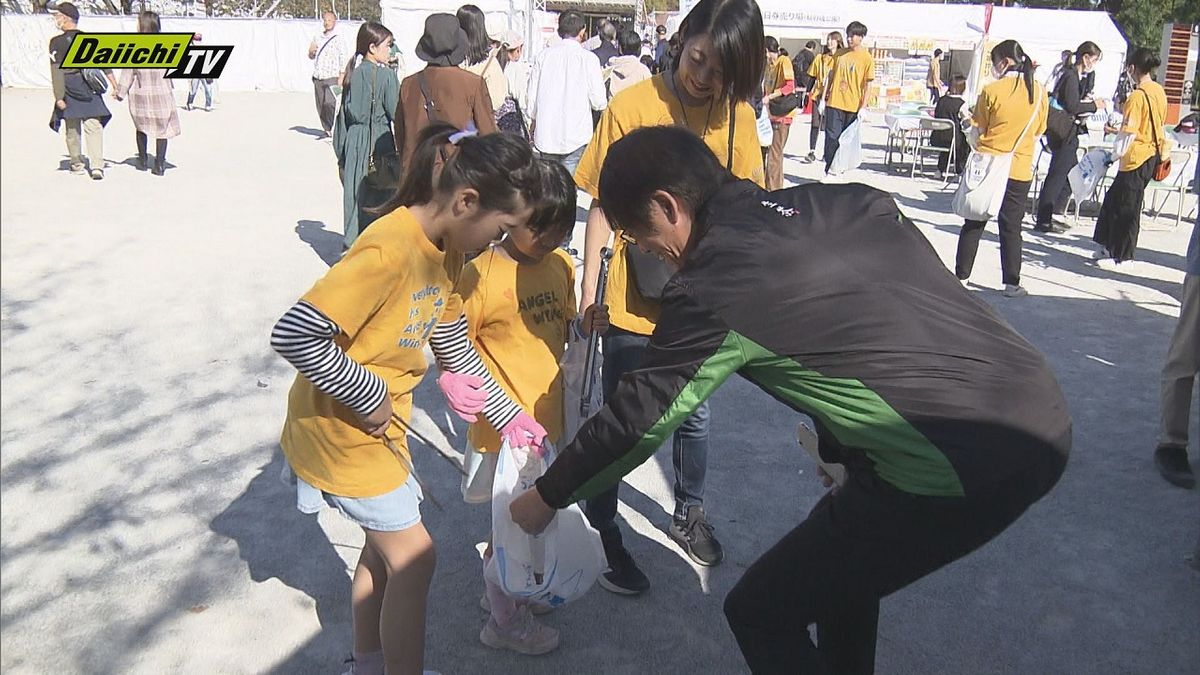 大道芸W杯開幕！静岡市葵区のメイン会場で清掃活動