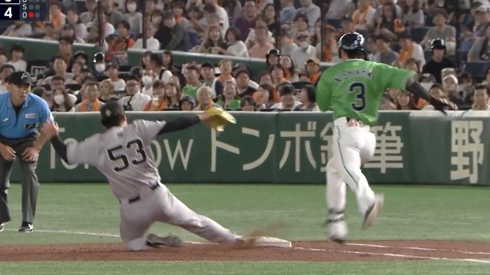 「あそこはアウト取りたかった」巨人・高梨雄平 1塁ベースカバーで気迫のスライディング
