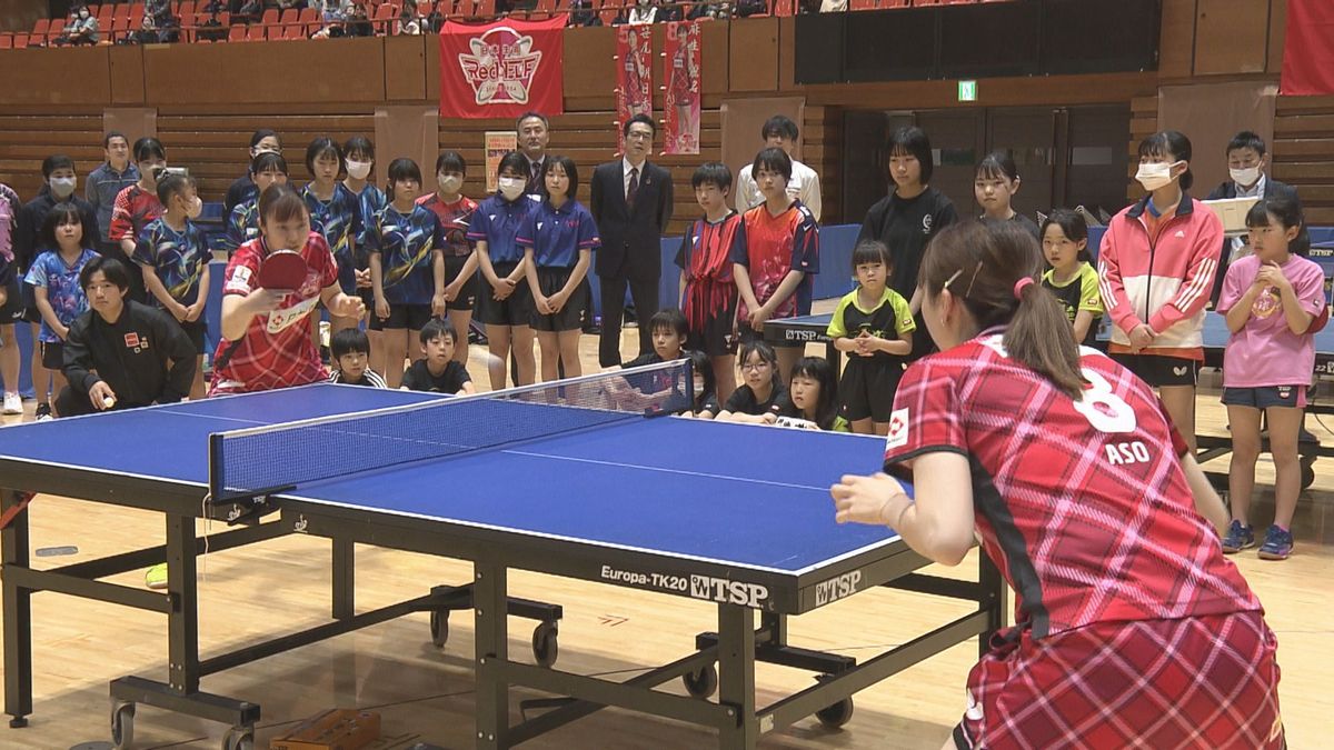 【憧れ】日本生命女子卓球部レッドエルフの選手たち 愛媛の小中学生選手を熱血指導