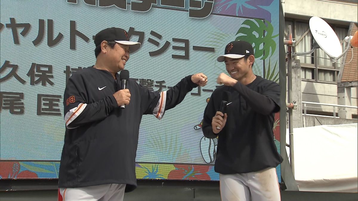 【巨人】ドラ2・萩尾匡也が大久保打撃コーチとグータッチ「日々成長を感じております」