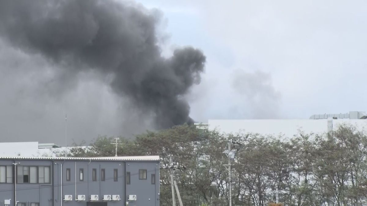 29日夜　上田市のキノコ工場で火事　けが人なし　一夜明けても消火活動続く