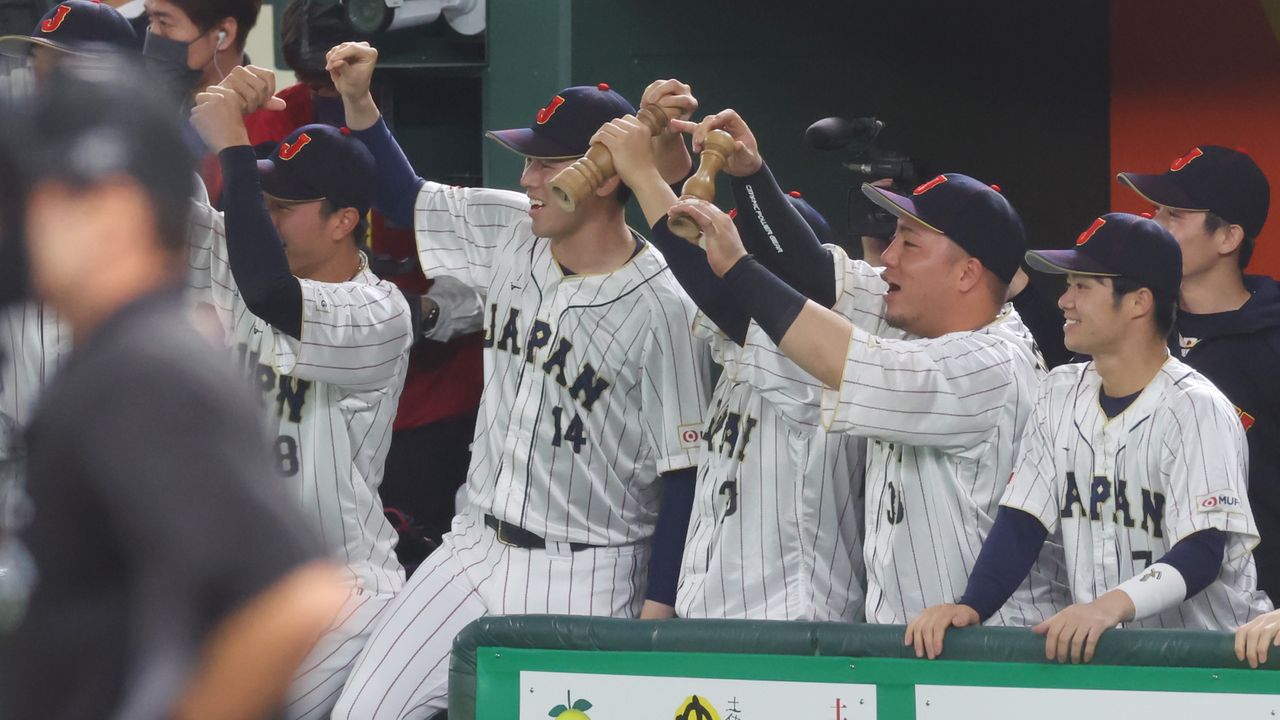 侍ジャパンはベンチにペッパーミル持ち込み 山川穂高ら笑顔でコショウ