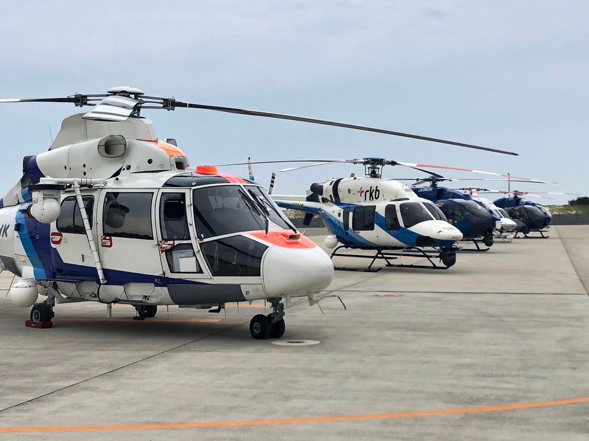 奈多ヘリポートで5機が並ぶ