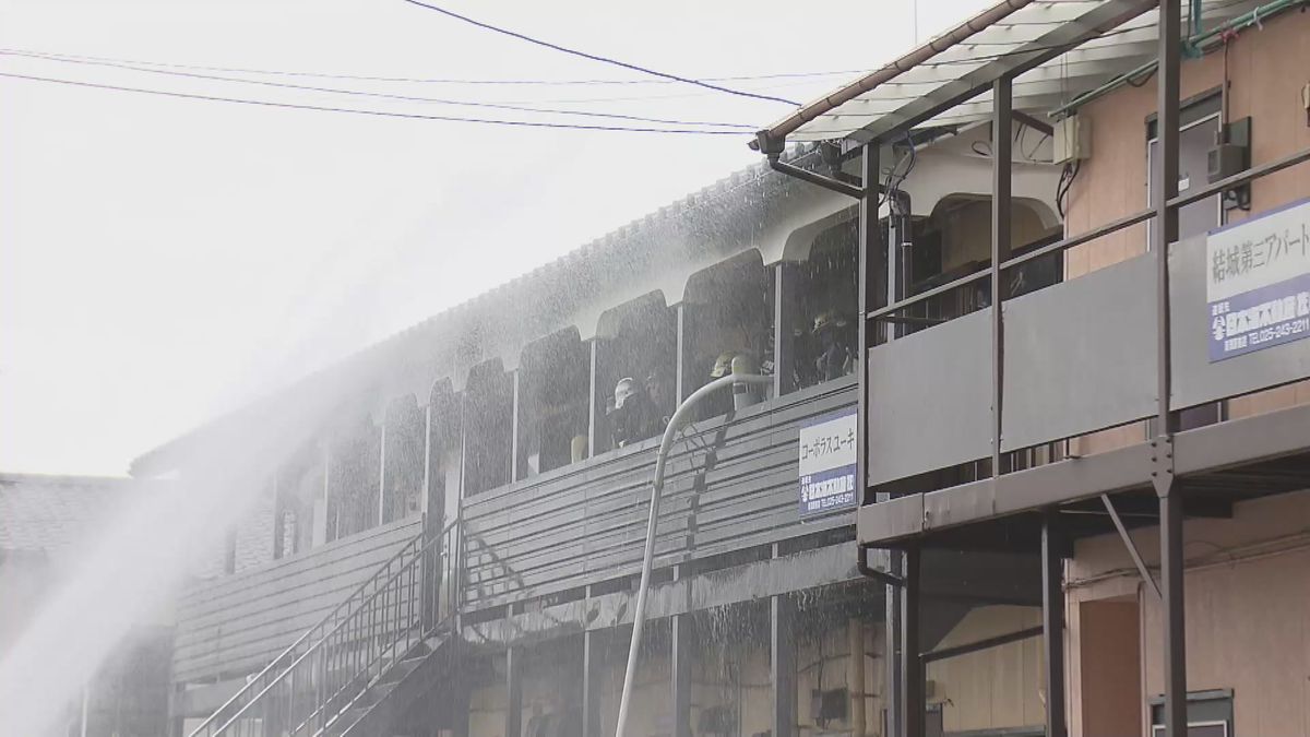 2階建て木造アパートで火事　男性1人が体調不良を訴え搬送　新潟市東区