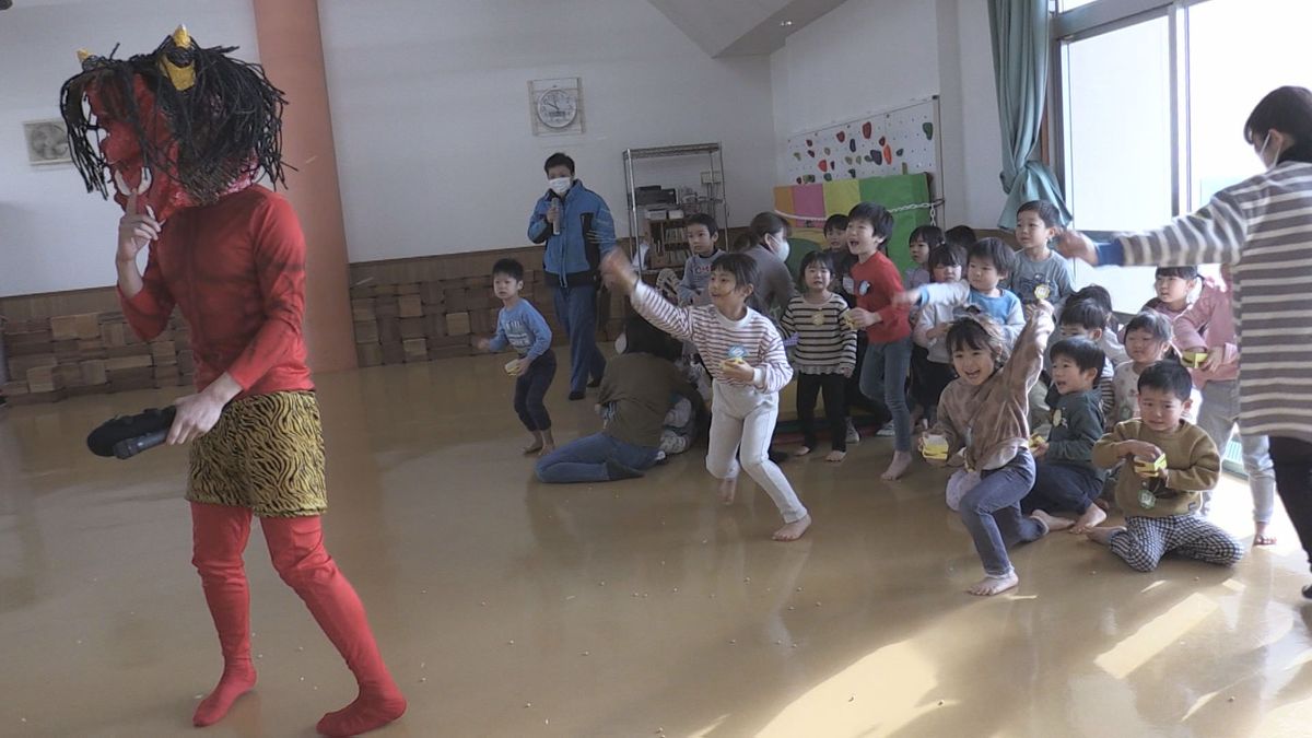 「火遊びしないで！」 鬼退治で学ぶ防火　園児が「防火豆まき」 あわら市のこども園