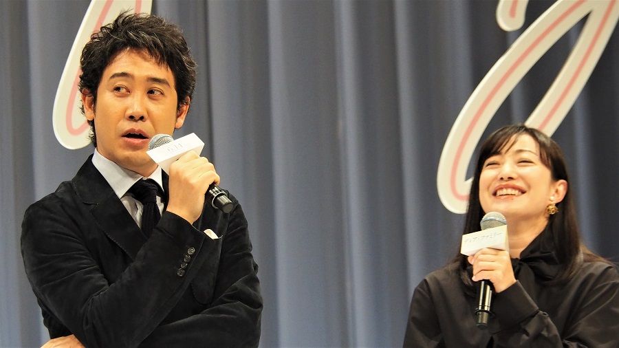 試写のエピソードを明かす大泉さんと菅野さん