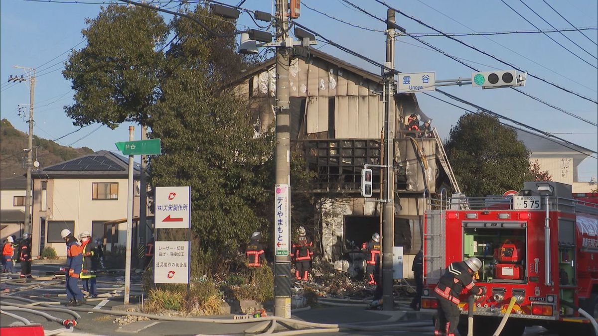 木造2階建て住宅が全焼　焼け跡から1人の遺体、住人の76歳女性と連絡とれず　愛知・豊橋市