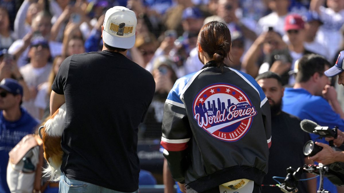 大谷翔平選手と妻・真美子さんの後ろ姿【写真：USA TODAY Sports/ロイター/アフロ】