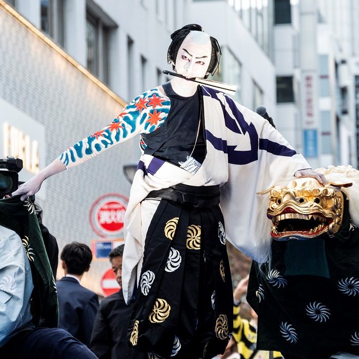 歌舞伎俳優・尾上右近　ランウェイに登場　「歌舞伎もファッションの一部」