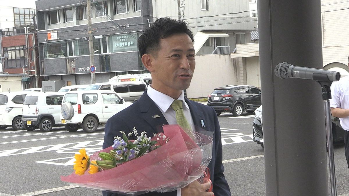 杉本和範市長「市民と一緒に市政を前に」　初登庁で職員にも協力呼びかけ　小浜市、16年ぶりの新市長誕生