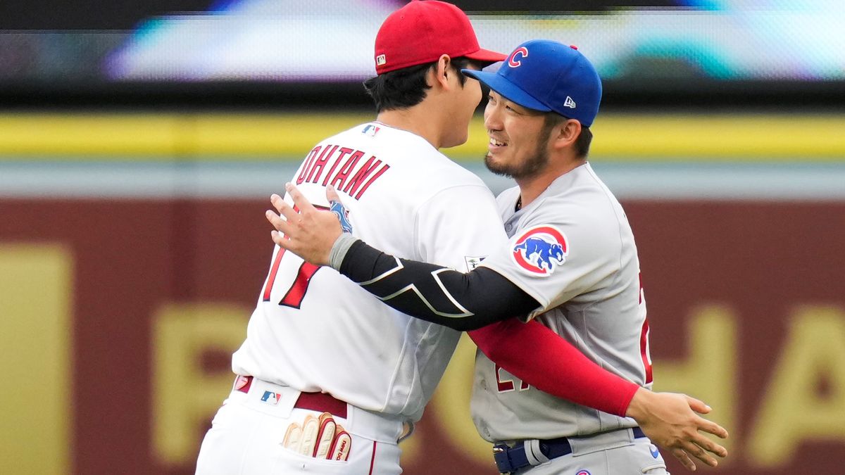 ハグで再会を喜ぶ大谷翔平選手と鈴木誠也選手(写真：AP/アフロ)