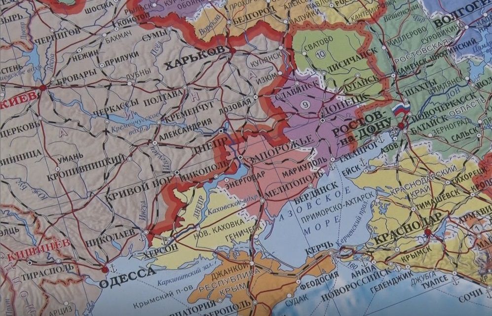 書店に再び「ロシア」の地図が並ぶ…一方的に「併合」宣言した“ウクライナ４州”は“ロシア領”に　ロシア・モスクワ