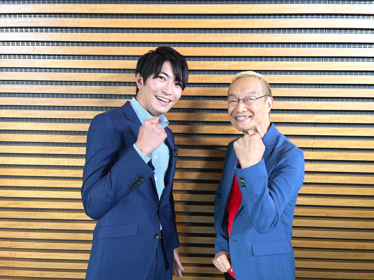 インタビューを終えた、神谷明さんと伊藤遼アナウンサー