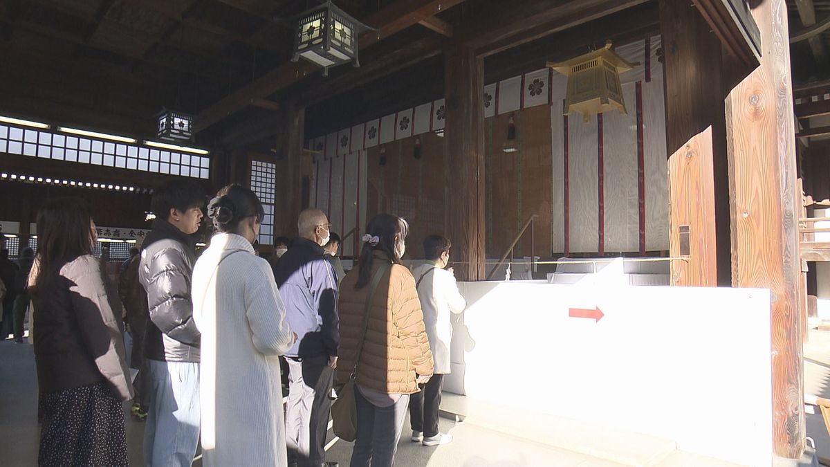 県内の神社など初詣で賑わう