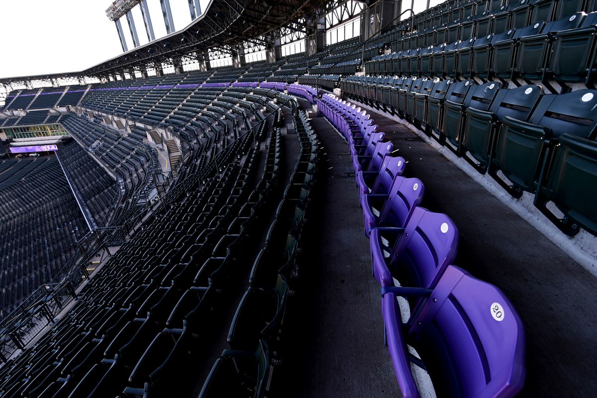標高1マイルには紫色の座席が配置(写真：AP/アフロ)