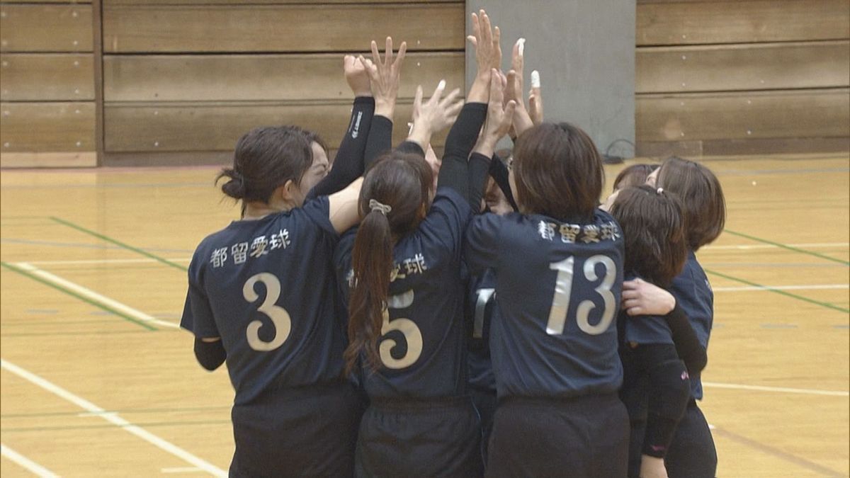 新女王誕生！ママさんバレー 都留愛球が初優勝 春日居ベリーに競り勝つ 山梨