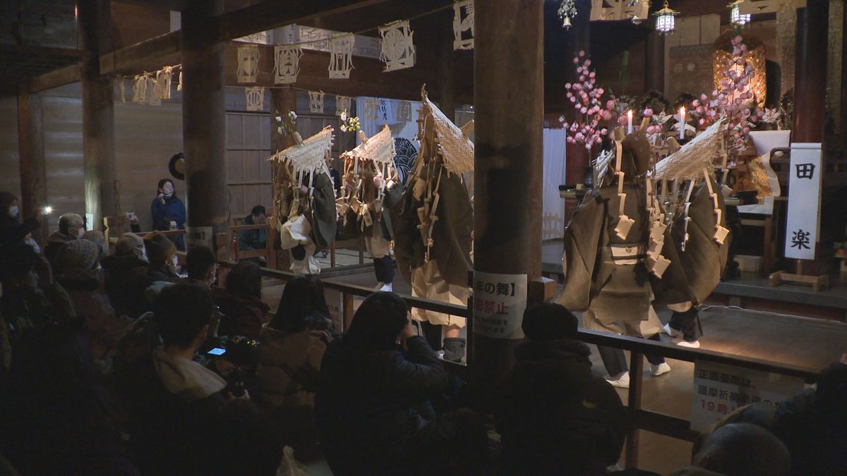 伝統の毛越寺「二十日夜祭」　一年の五穀豊穣と無病息災を祈願　岩手県平泉町