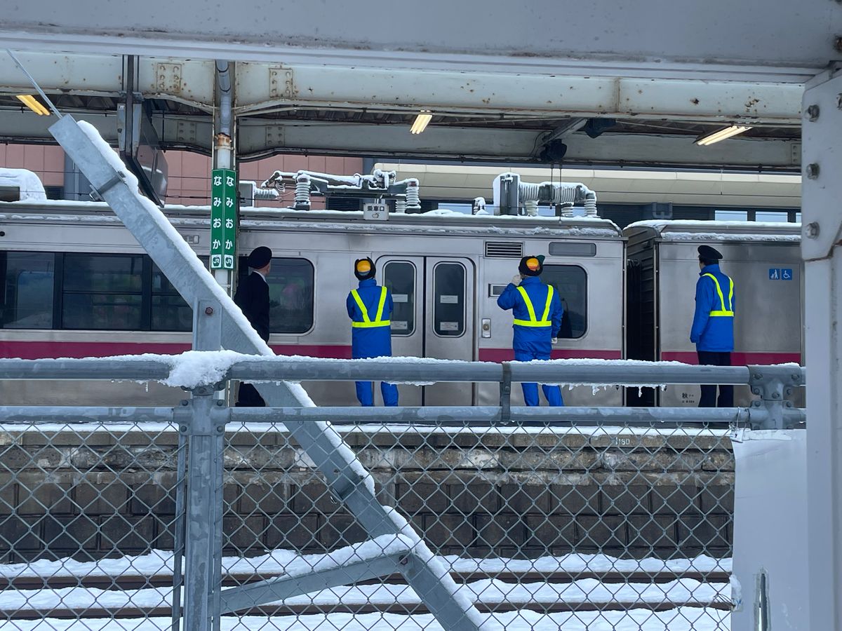 【午後6時続報あり】悪天候で運休や欠航相次ぐ　青森空港除雪隊「ホワイトインパルス」も出動